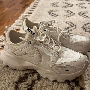 Nike TC 7900 Women Sneakers